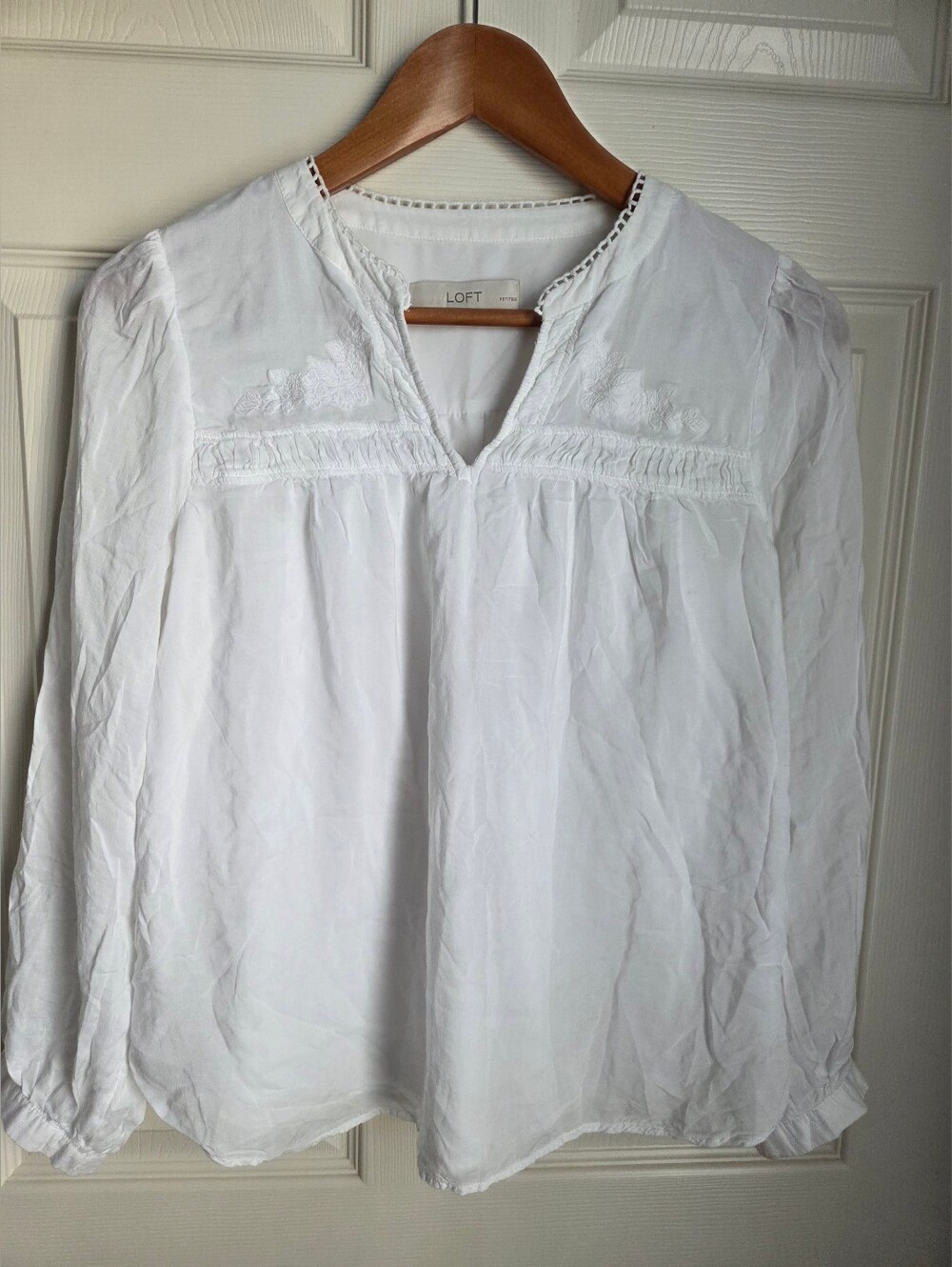 5 For 25 💥LOFT White V-Neck Embroidered Peasant Blouse